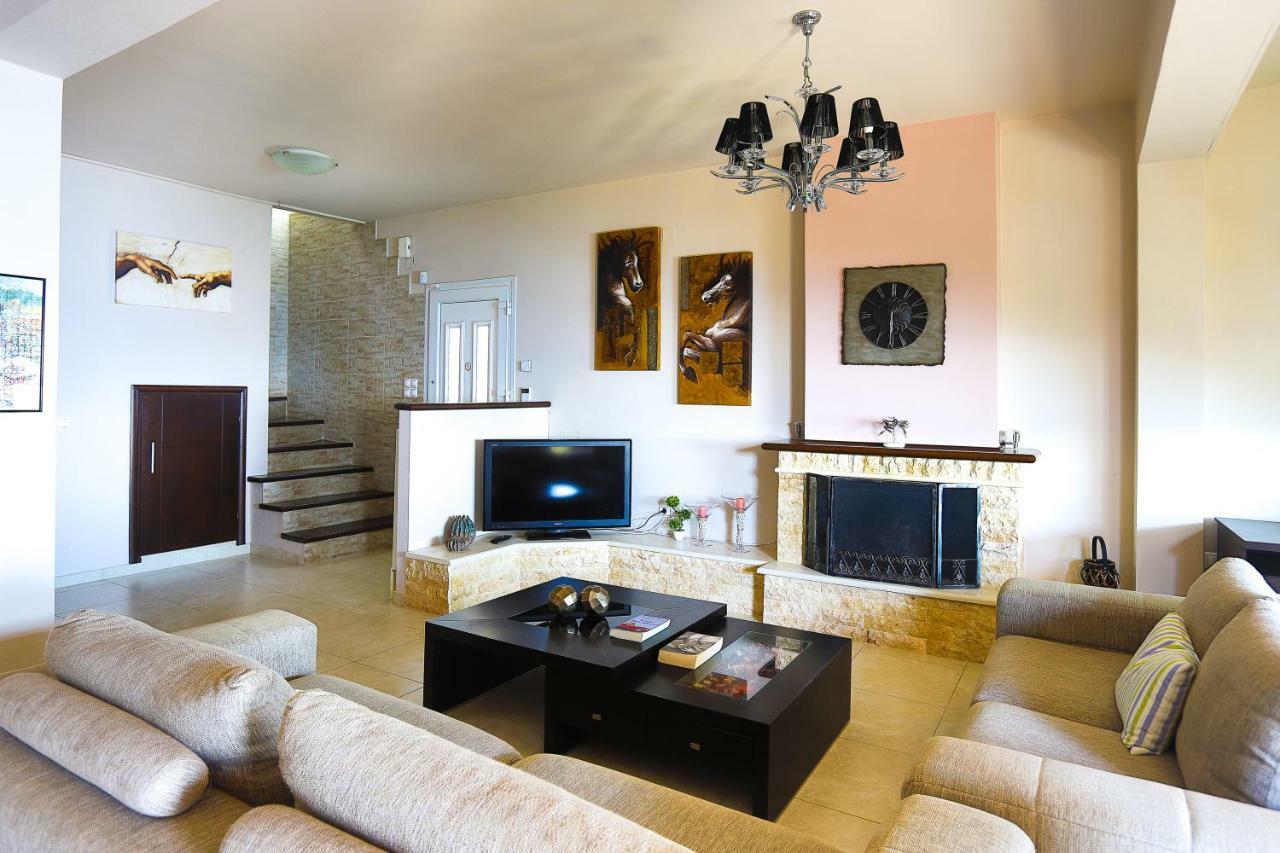 Villa Dimeli *